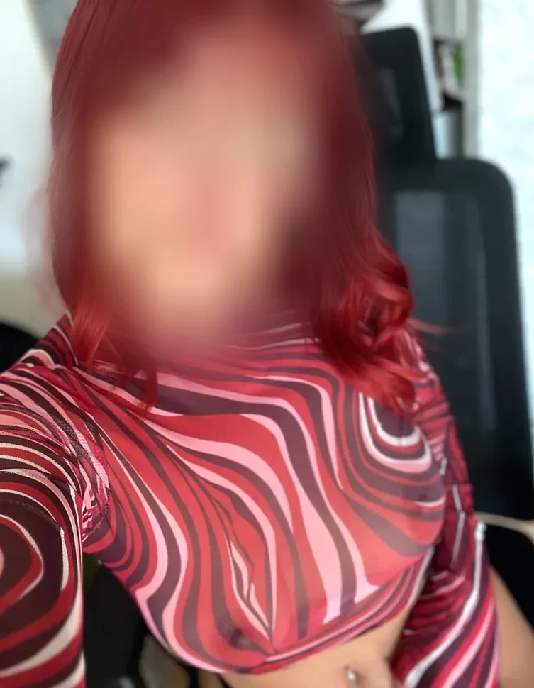 Amira, 26
