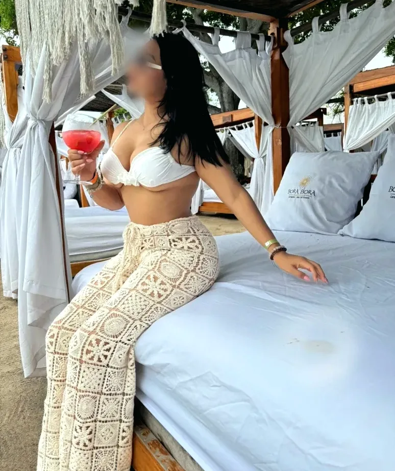 Angelica, 28