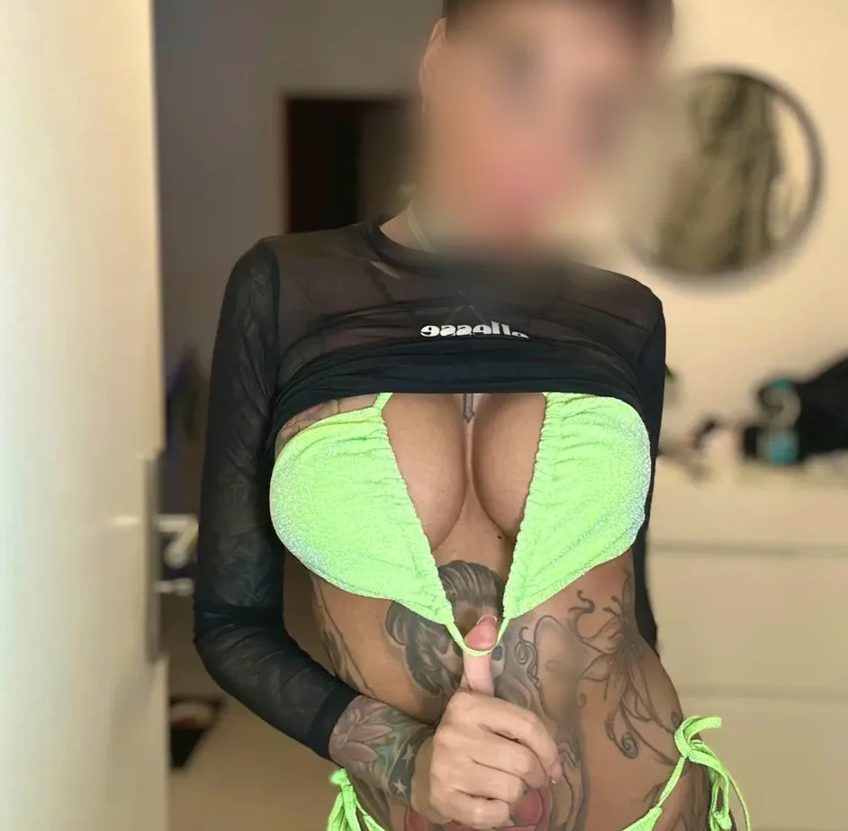 Elisabeth, 37