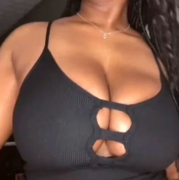 Lilly, 25
