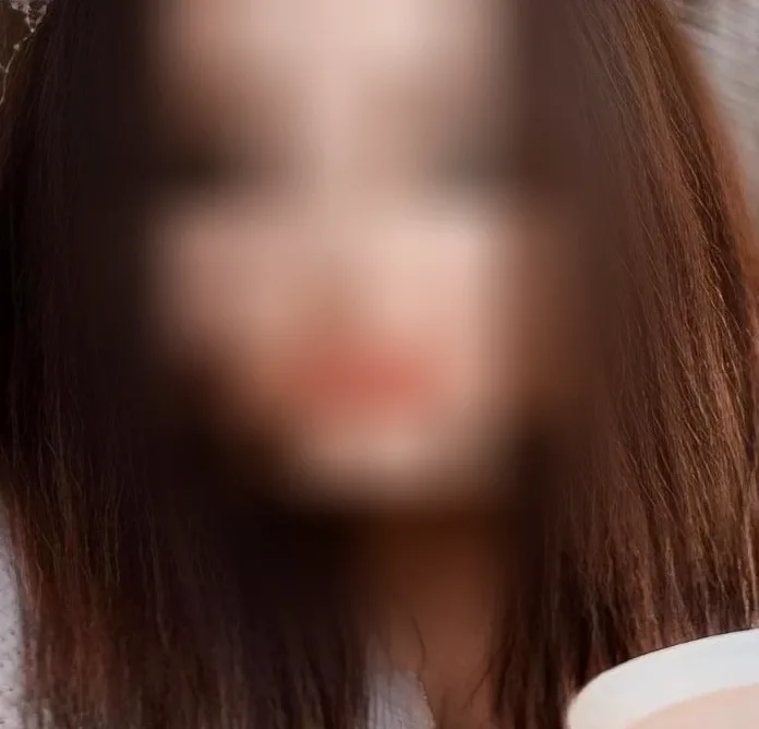 Nora, 23